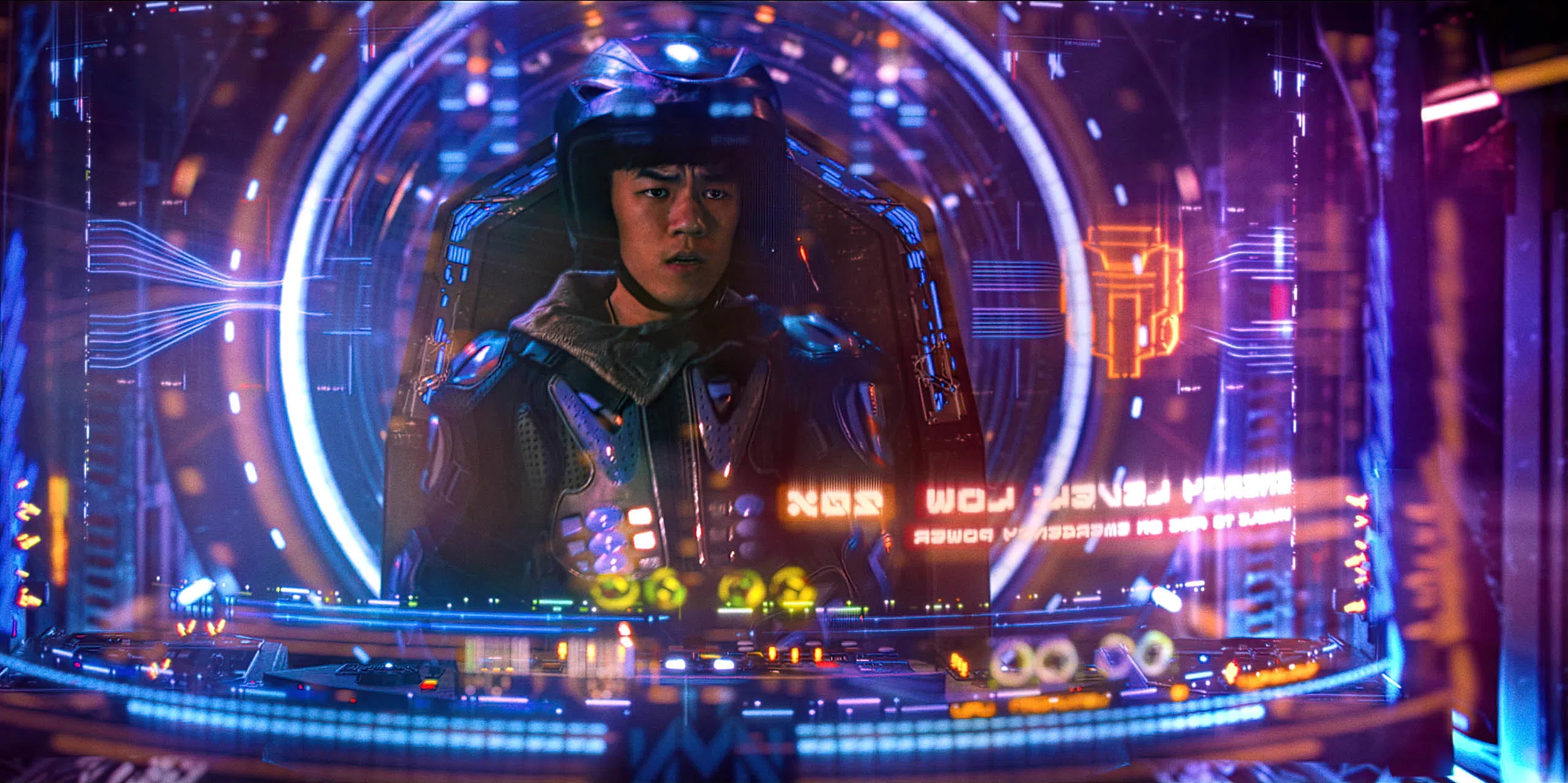 片中很多全息投影效果是在办公室里用电脑反射在玻璃窗上拍摄。（Heavens Entertainment提供）