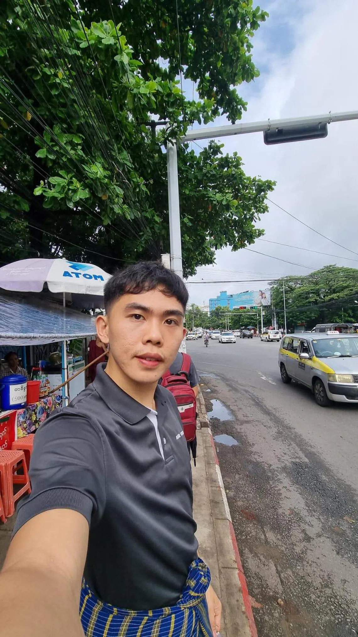 29岁新加坡人苏汉知道还有很多人留在缅甸，所以他也留在缅甸继续做生意，为当地人提供就业机会，帮助他们改善生活。（受访者提供）