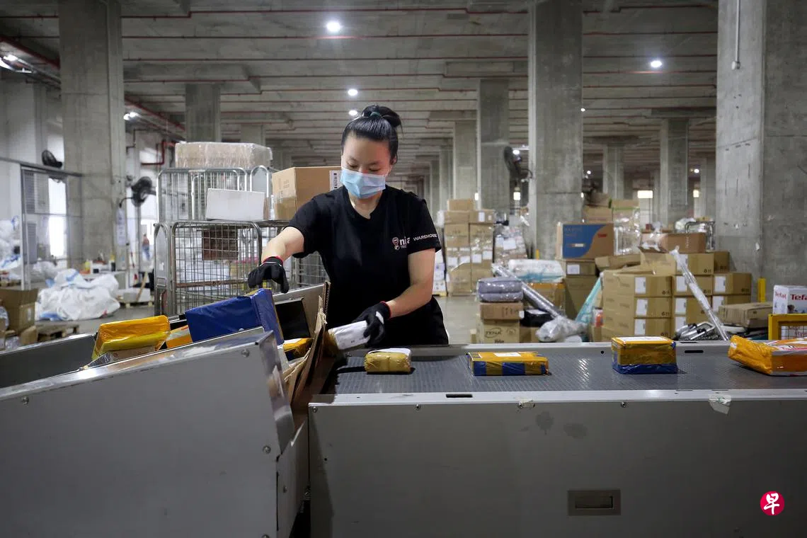 网购商品不超过400元也须缴税本地电商平台更新系统代海外卖家征收8%消费税| 联合早报