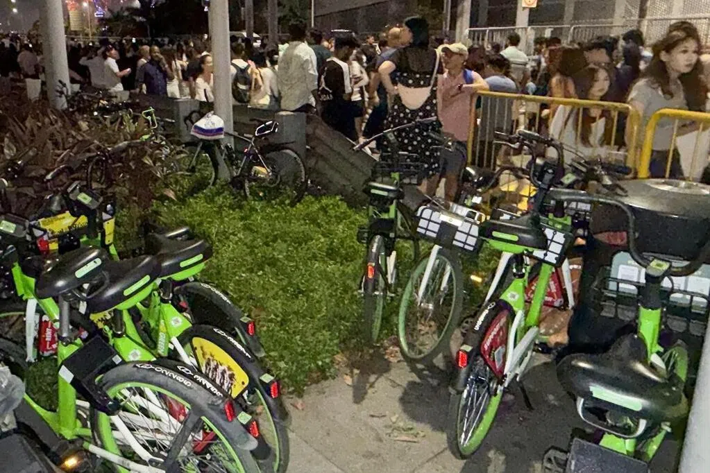 滨海湾跨年夜九处禁停 共享脚车妨碍人流被移走