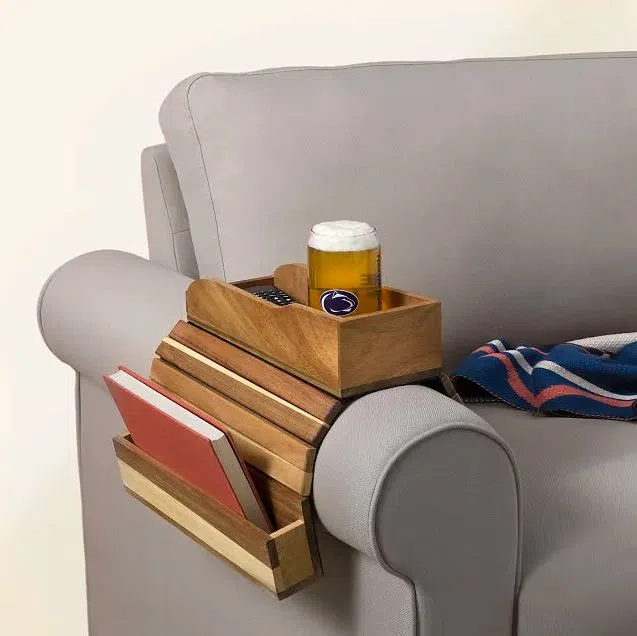 “沙发宅”老爸必备收纳架。（取自品牌官网）