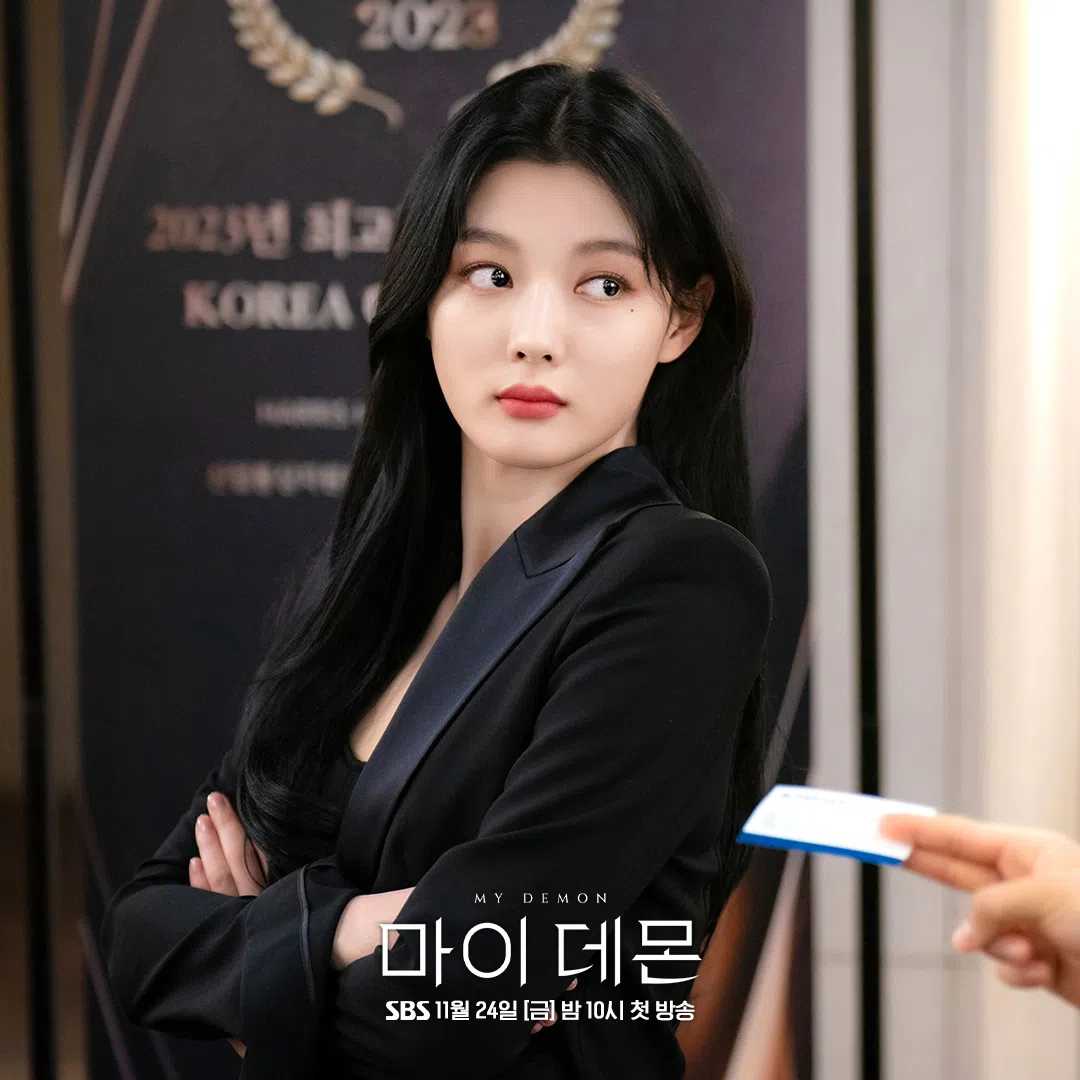 金裕贞在《与恶魔有约》饰演财阀大小姐，成熟气质惊艳观众。（取自SBS DRAMA脸书）