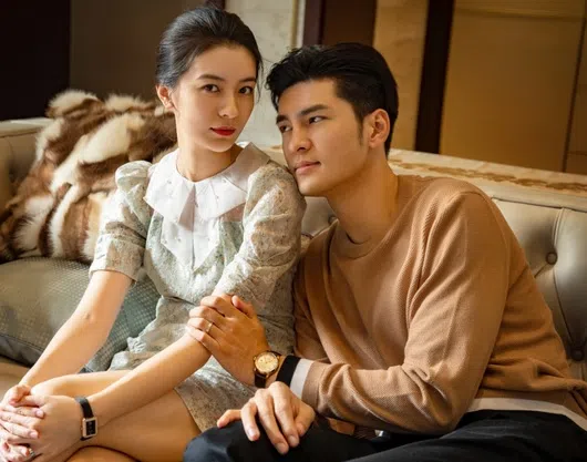 2023年成为流量神话的短剧《赘婿无双》讲述父母双亡的男主角娶霸道女总裁，入赘进入名门望族的故事。（互联网）