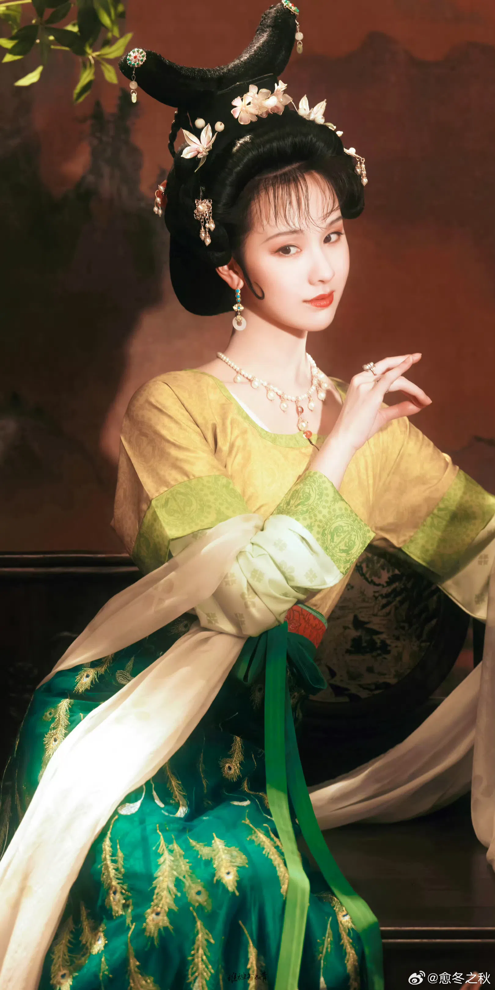 陈都灵不只《雁回时》引起热烈反响，《长月烬明》《孤舟》《莲花楼》也都受到热捧。（取自微博）