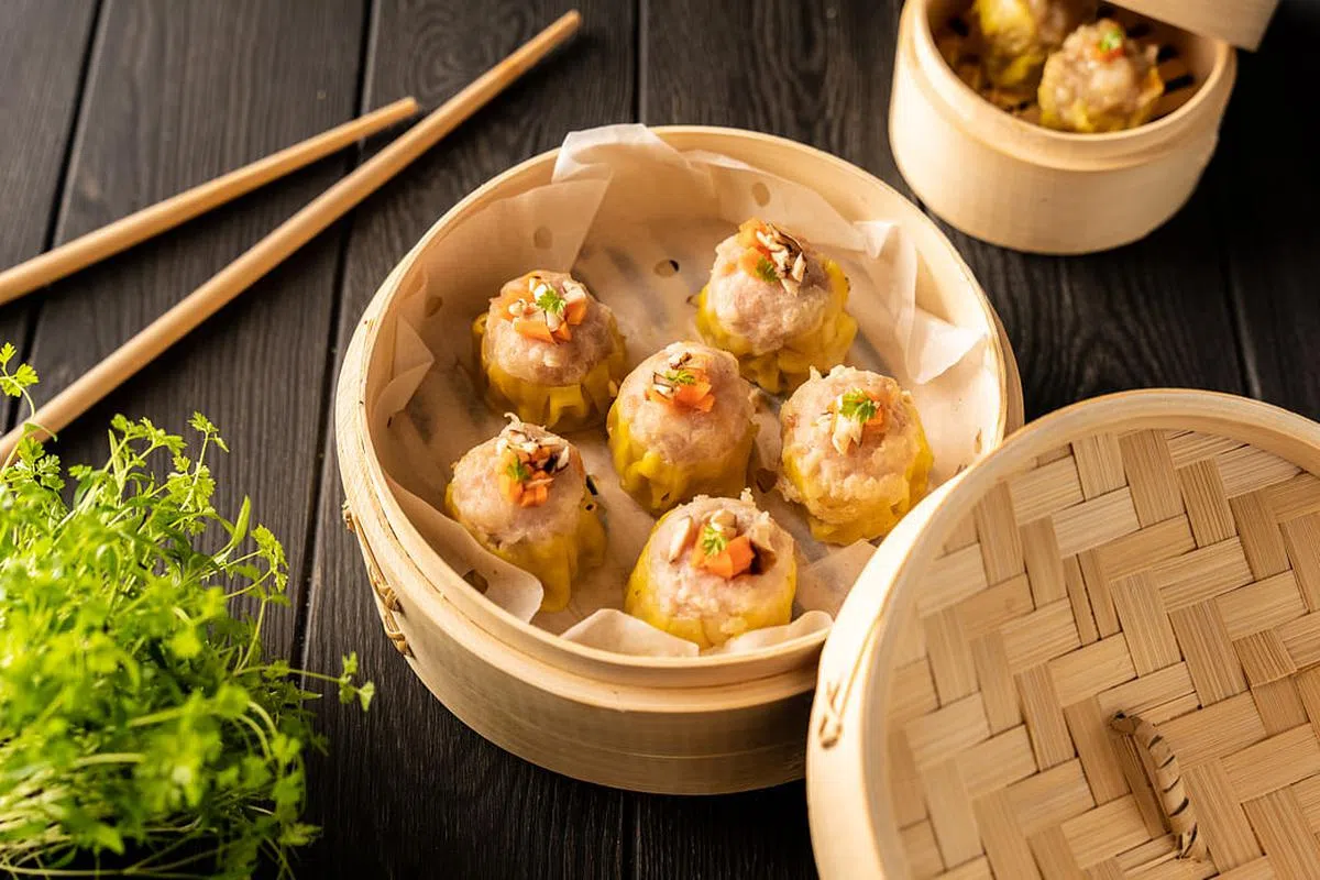 Shiok Meats曾以培植虾肉制作烧卖原型。（Shiok Meats提供照片）