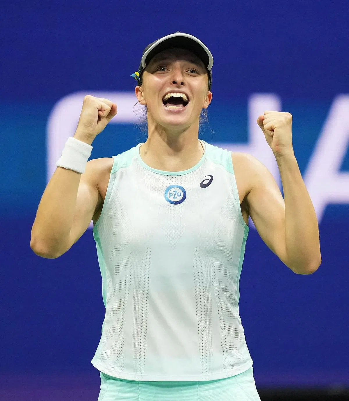 比起昂斯，女单世界第一伊加则在半决赛艰难打败对手阿丽娜，惊险晋级决赛。（今日美国）