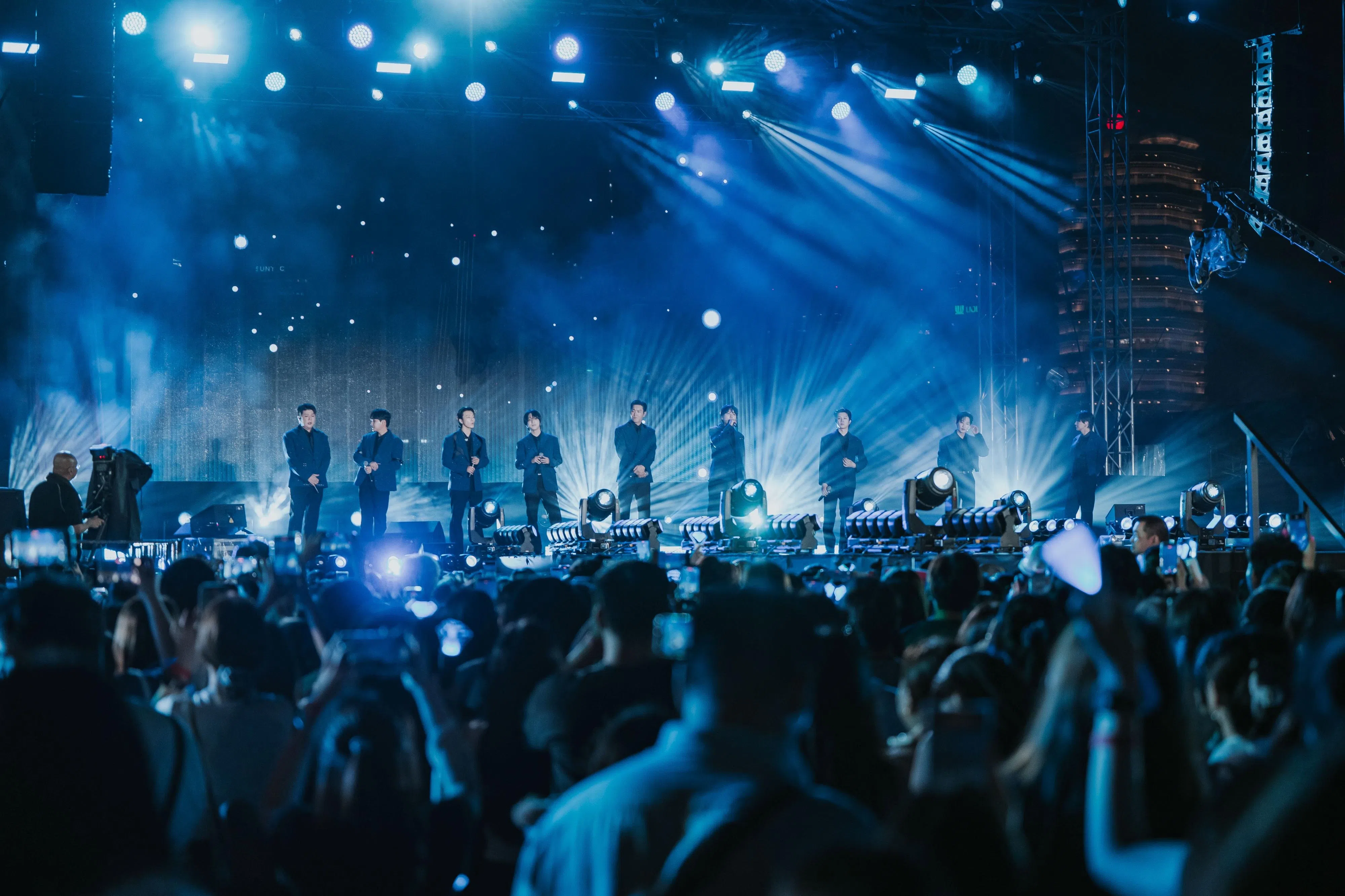 韩国天团Super Junior在加冷汇，陪伴新加坡国人跨年倒数。（加冷汇提供）