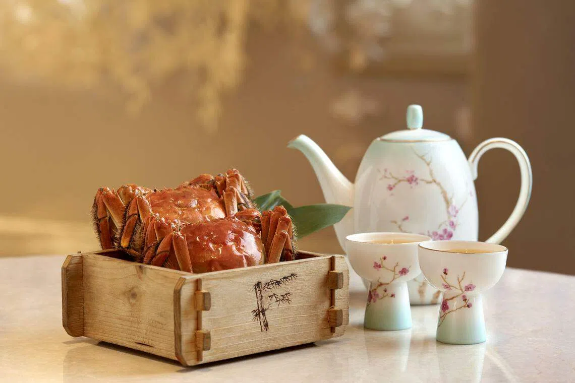 中餐馆艺 yì by Jereme Leung，有季节限定的大闸蟹料理。（餐馆提供）