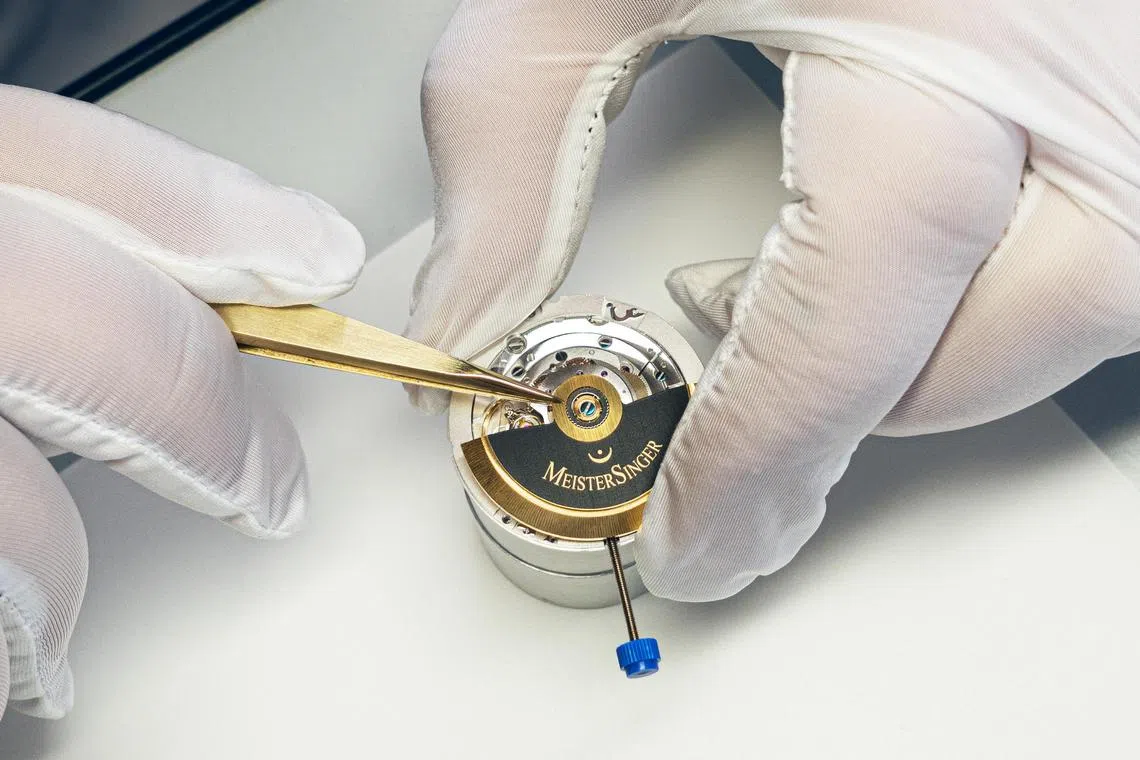 MeisterSinger借鉴古老怀表与天文仪器的设计美学，以极简精准方式呈现时间。（MeisterSinger提供）