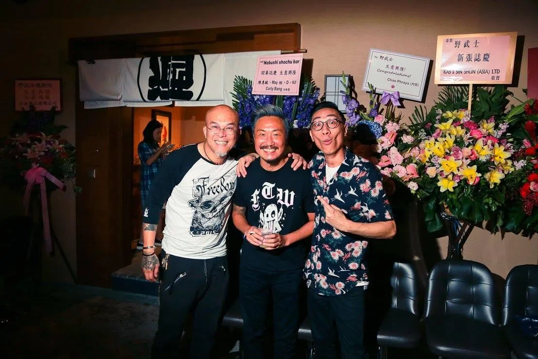 LMF成员陈匡荣（右）圈内人员佳。传出死讯后，郑中基（中）在IG发文悼念。（互联网）