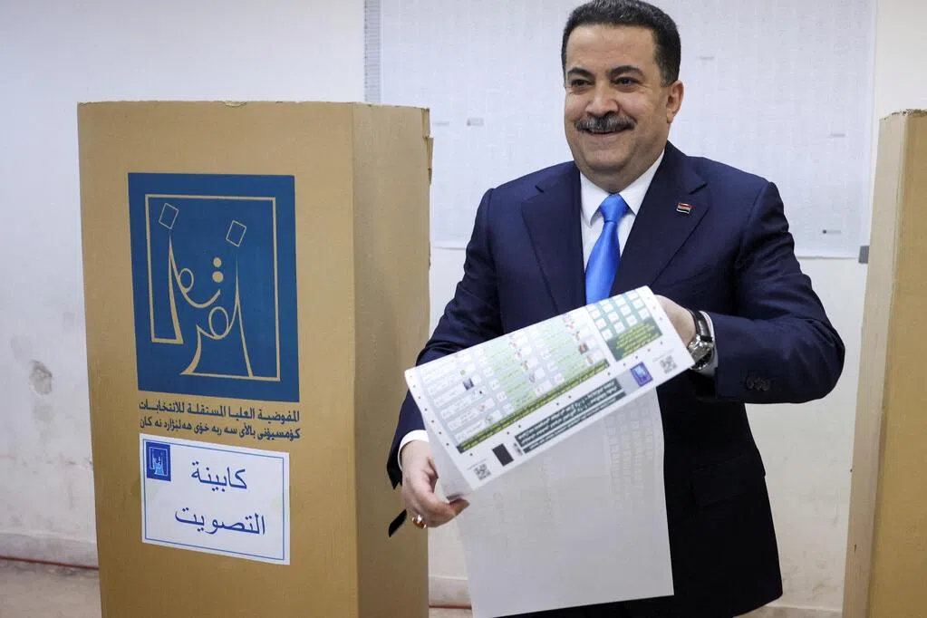 伊拉克举行议会选举 选出329名议员