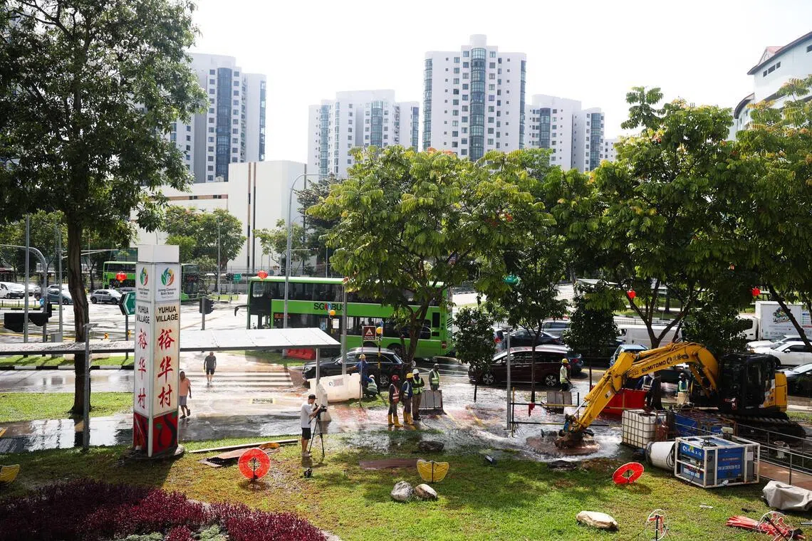 公用事业局派人进行抢修工作。（蔡家增摄）