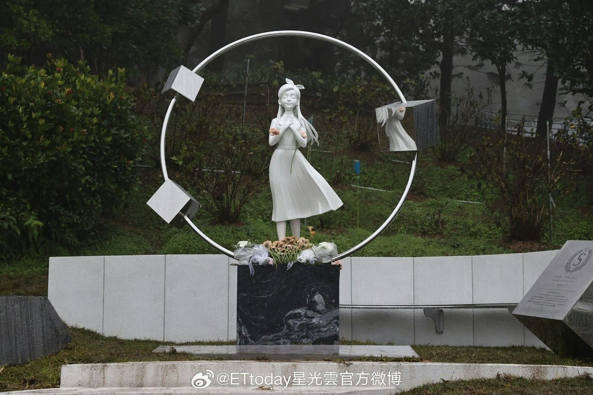 大S纪念雕像。（互联网）
