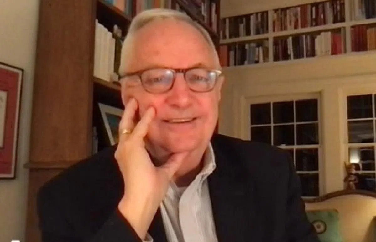 沈大伟昨早担任外国驻华记者协会线上讲座的主讲者，并回应记者有关美国民主峰会的提问。（视频截图）