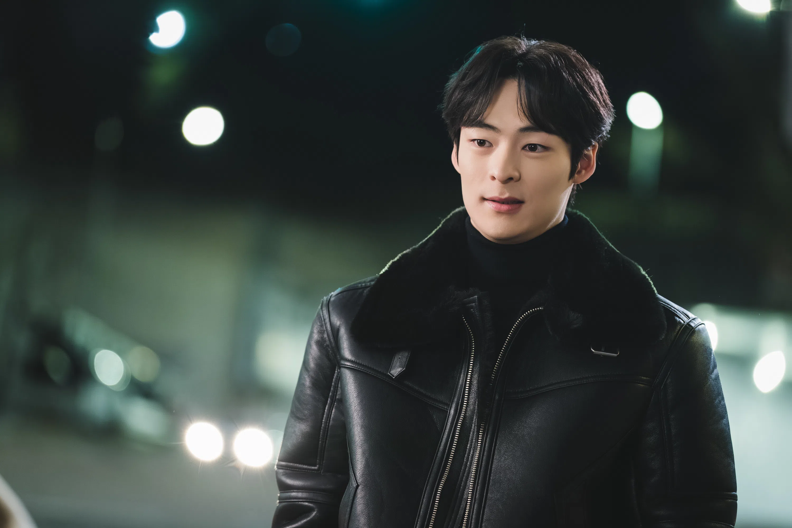 宋建熙剧中饰演学校人气高的乐队贝斯手金太成。（Viu提供）