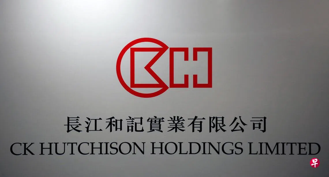 香港首富李嘉诚旗下的长江和记实业星期四（8月20日）批评巴拿马政府破坏特许经营合约，并再度就巴拿马运河两个港口的争端，启动国际仲裁程序，索偿超过15亿美元（约19亿新元）。 （路透社）