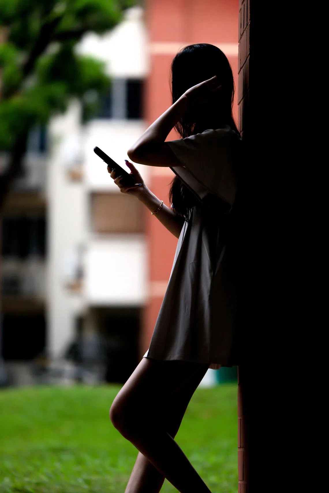 孩子的父亲离开时，对Nicole打击很大，除了心理上难以接受美好童话的幻灭，也让她意识到眼前的现实。（龙国雄摄）