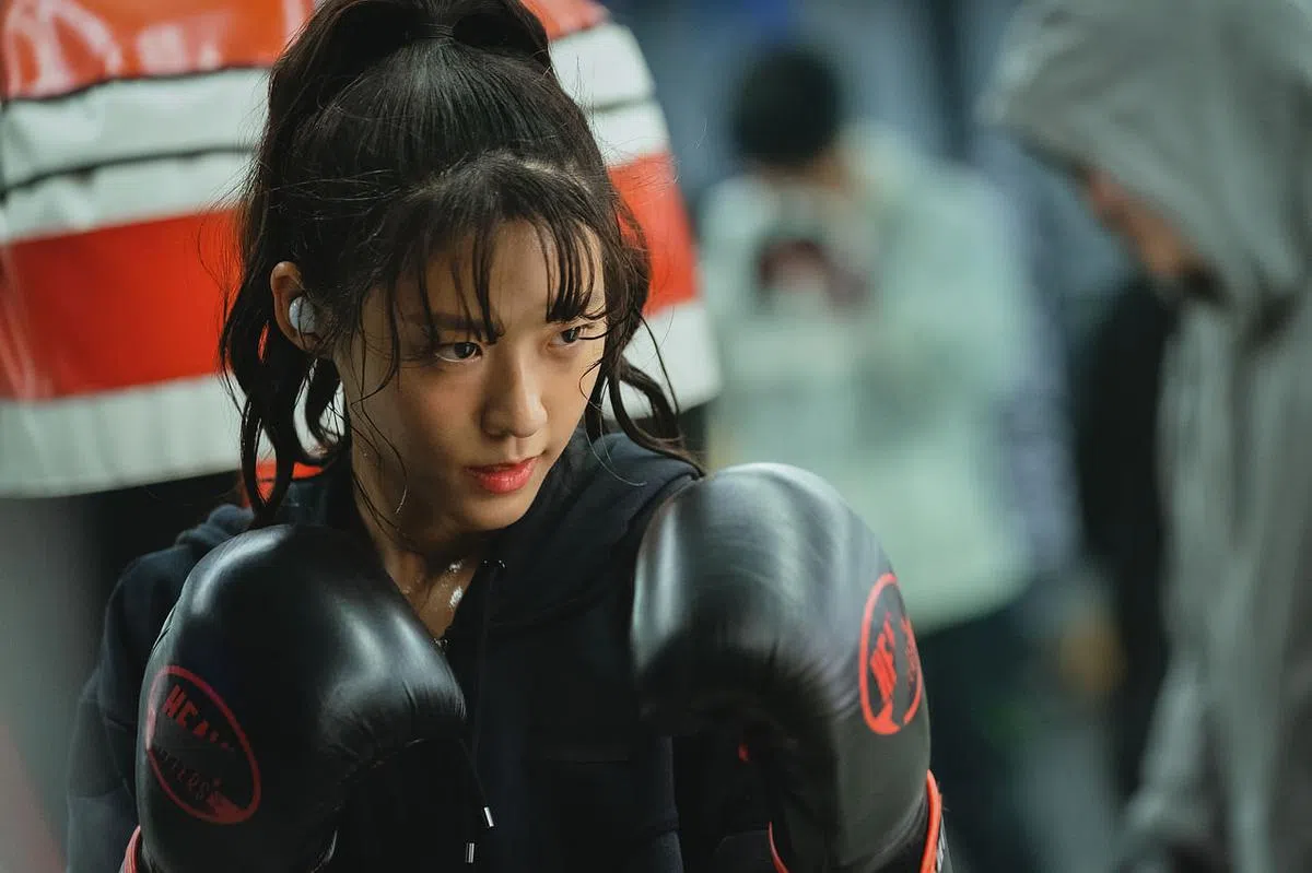 金雪炫为剧中打斗戏学拳击。（Viu提供）