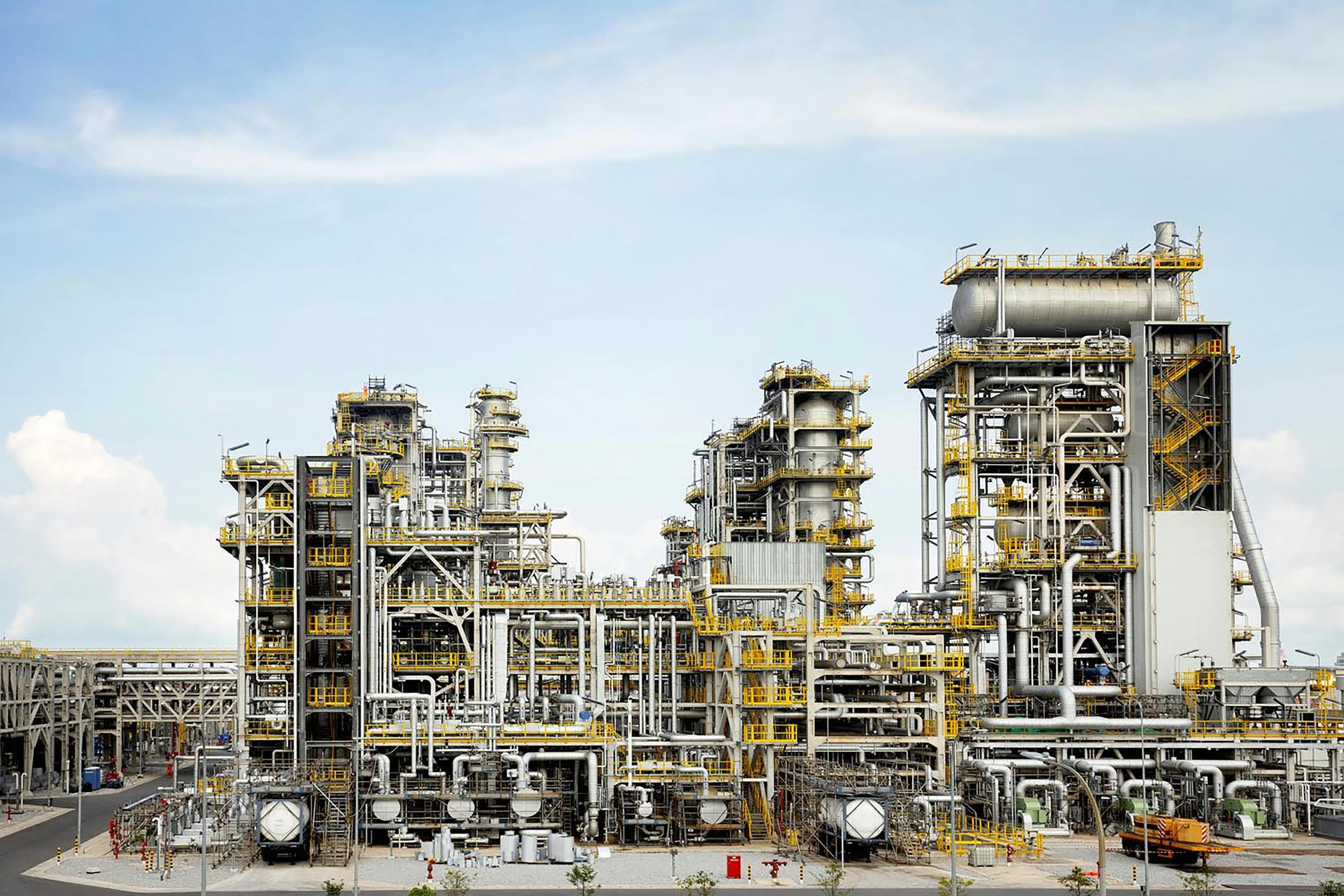 耐思特在新加坡的SAF提炼厂是世界最大，每年可生产多达100万吨的SAF。（耐思特提供）