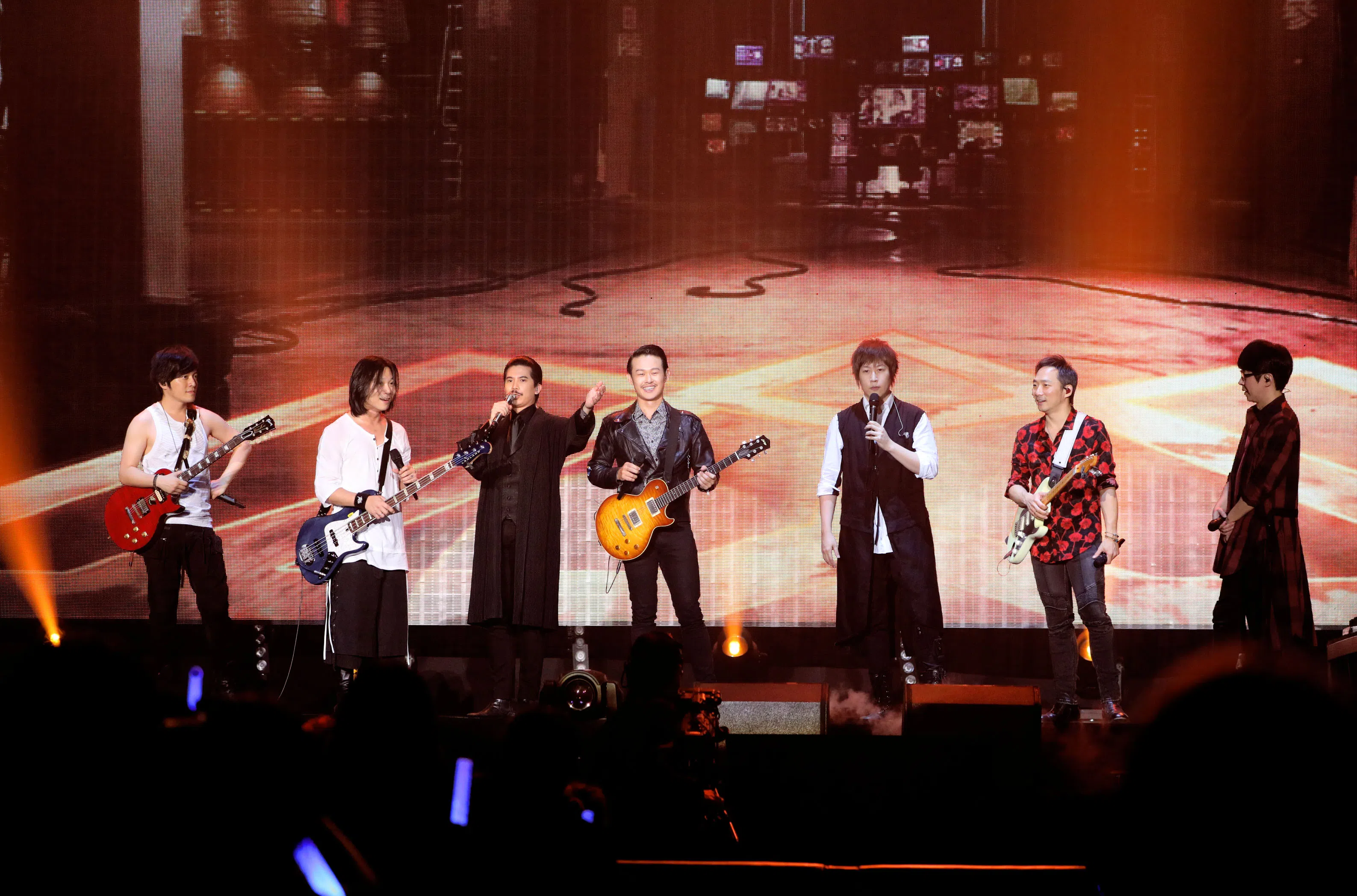 Slot Machine曾与台湾天团五月天同台演出。（Live Nation提供）