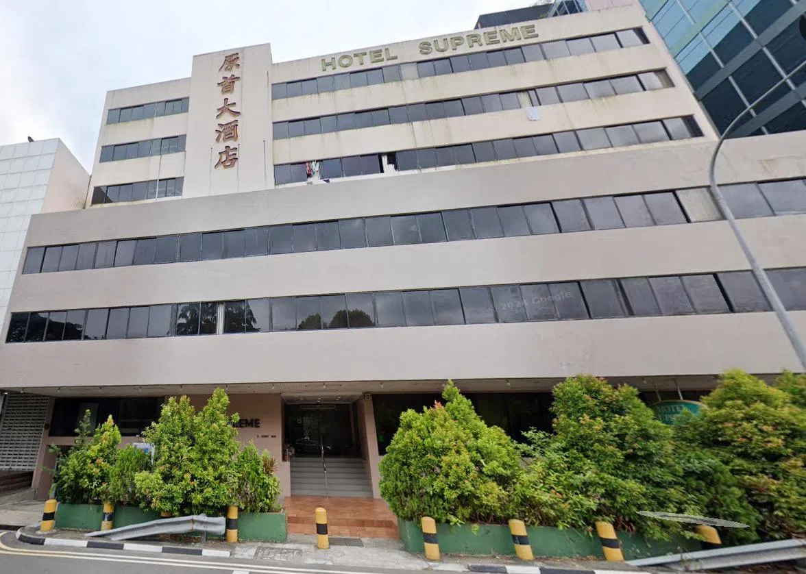 被告和受害人原本都住在位于克拉末路的原首大酒店。（谷歌地图截图）