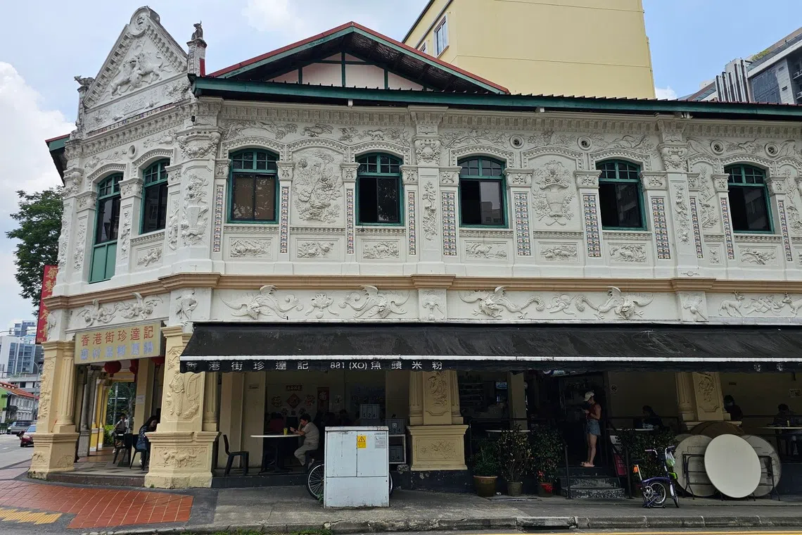 马里士他路的店屋设计独特，有欧式风格，也有东方图腾。（黄亿敏摄）