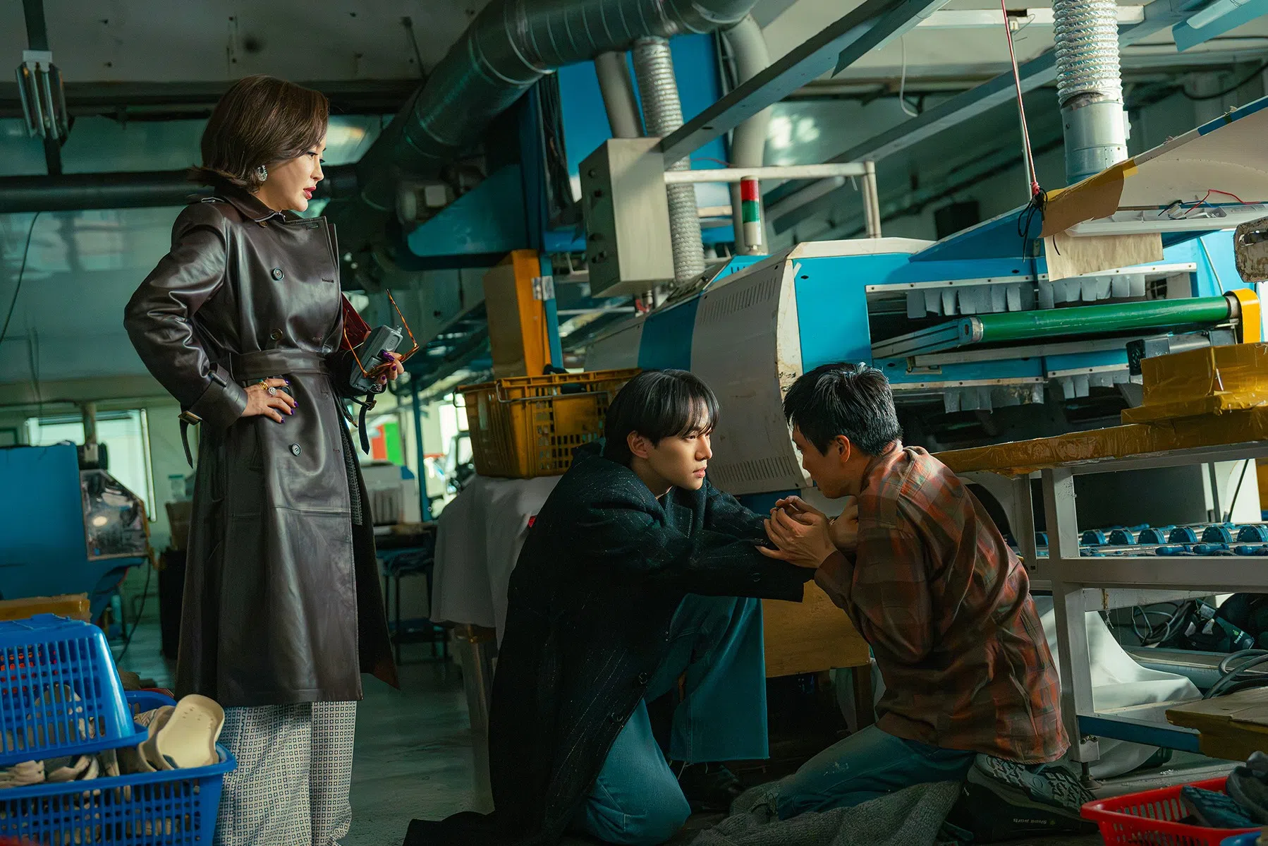 强太风（中）因为轻信他人而再次让公司陷入财务危机。（取自tvN Drama脸书）