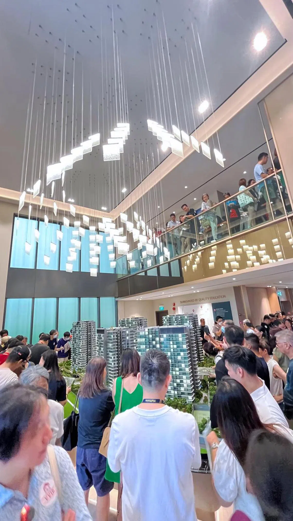 位于罗弄泉的鑫丰瑞府私宅项目星期四（10月31日）首日开放预览时展厅的情形。（鑫丰集团提供）