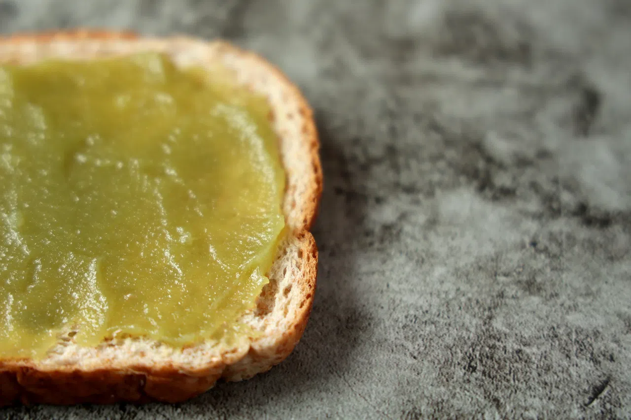 咖椰不宜过甜，涂在面包时注意分量。（龙国雄摄）