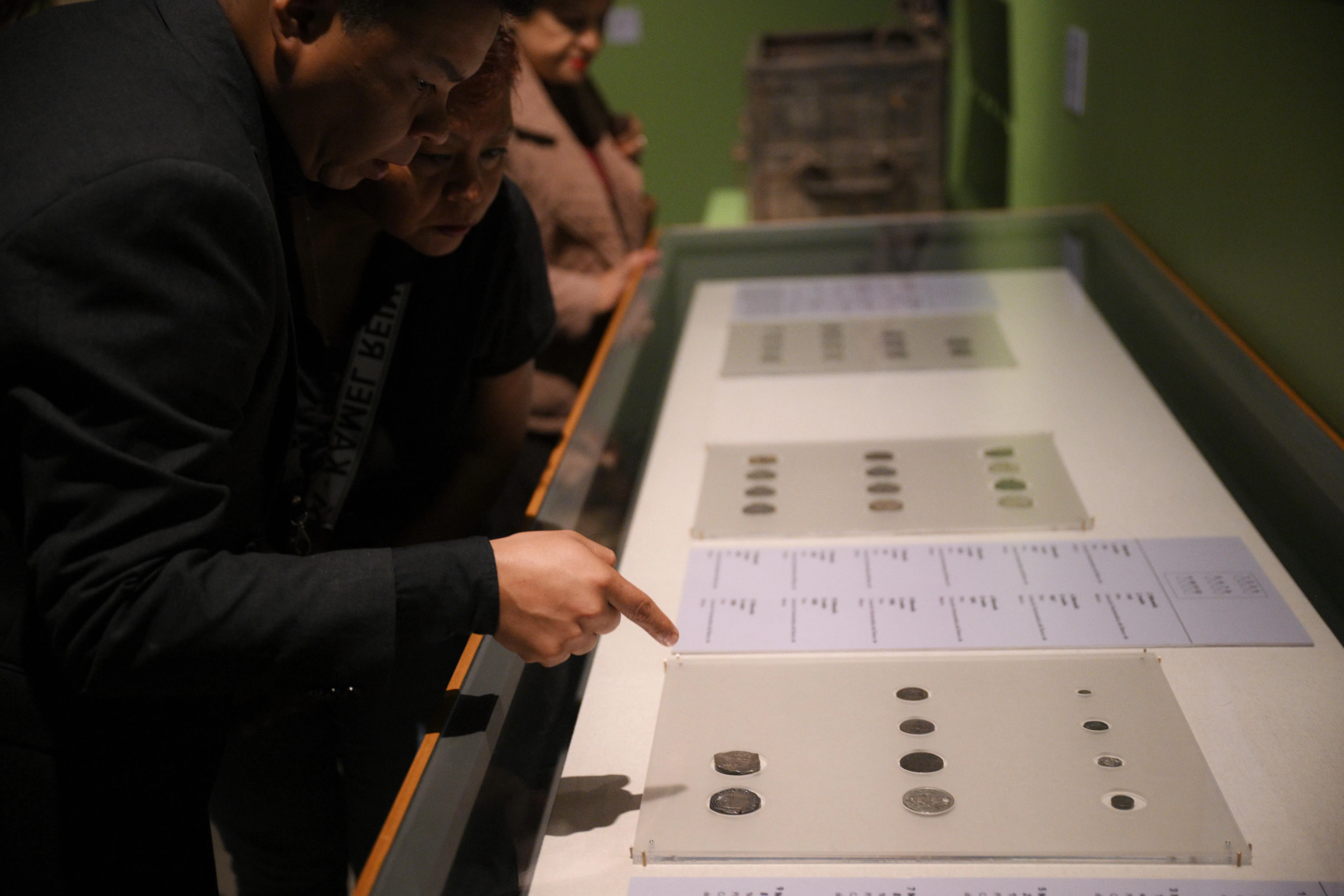 大商船时代通行的银币。（海峡时报）