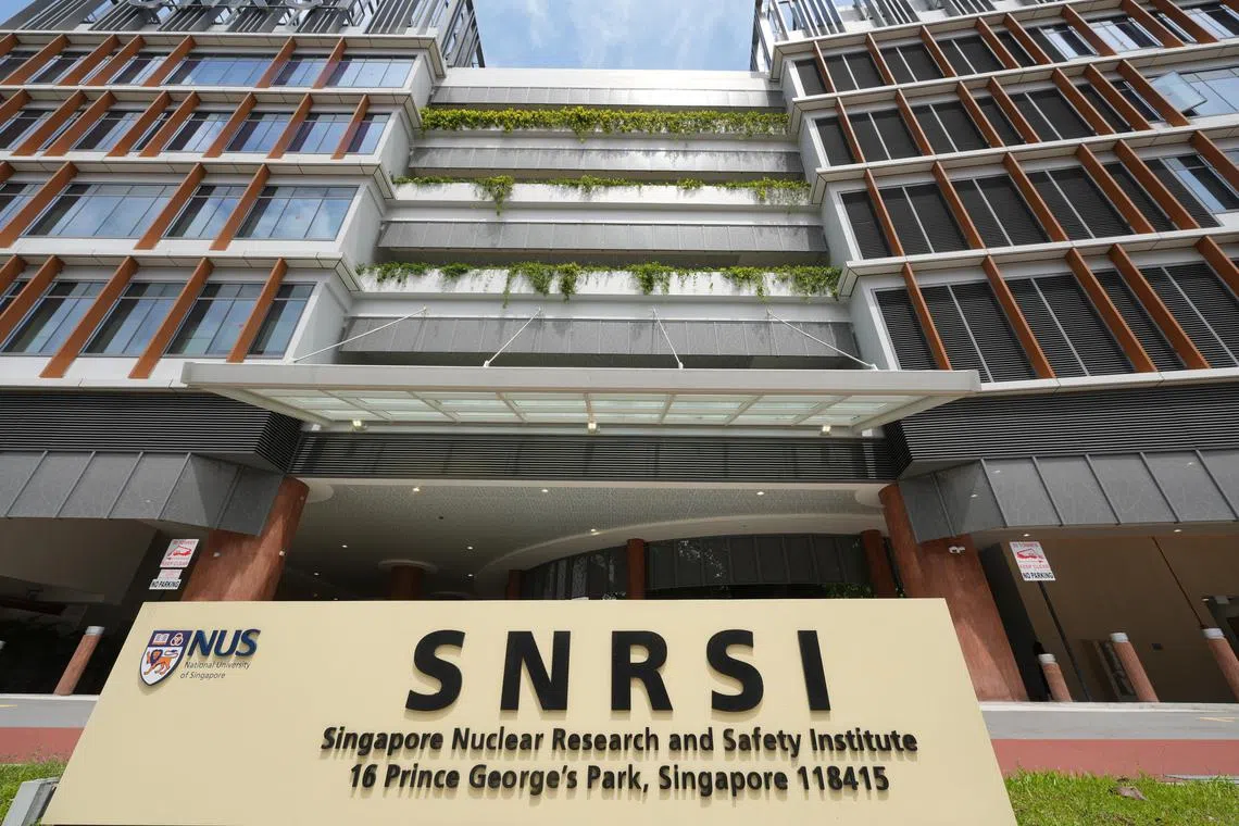 位于新加坡国立大学校内的新加坡核研究与安全院占地1万2900平方米，共五层楼高，地下层还设有实验室。（谢智扬摄）