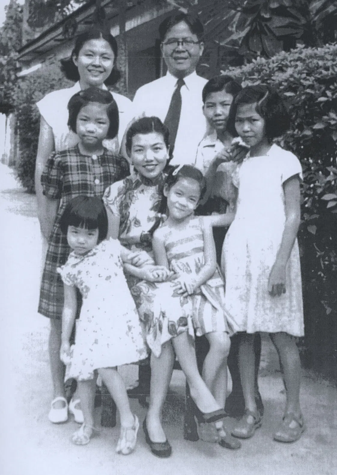 连士升全家福。图中坐着的小女孩正是连文思。（连氏家族提供）