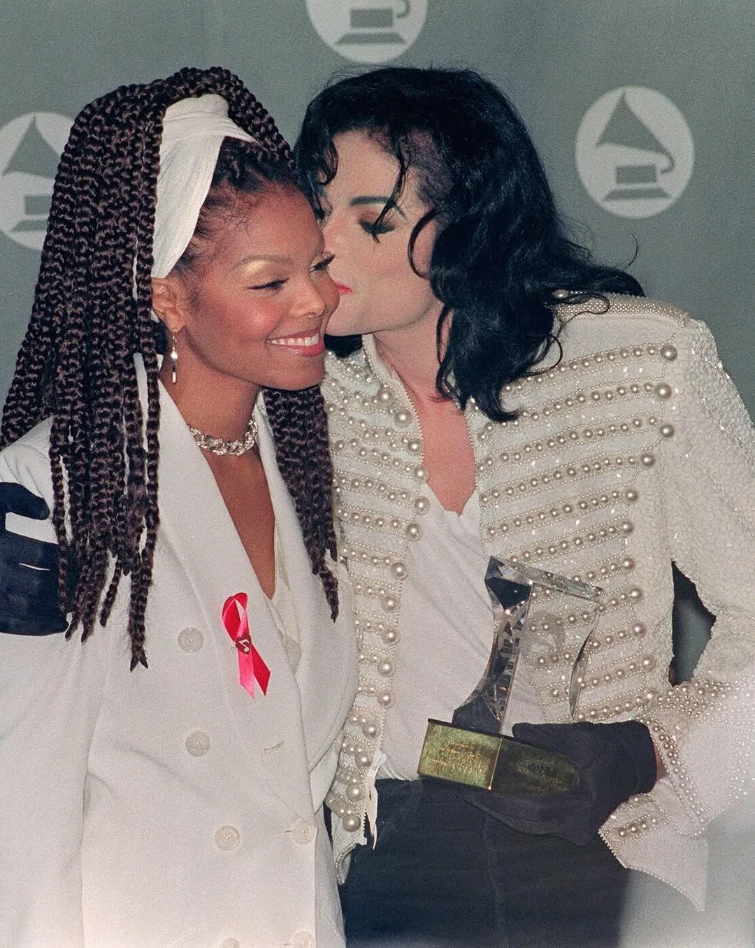 Janet Jackson（左）和哥哥Michael Jackson感情要好。（取自Grammys IG）