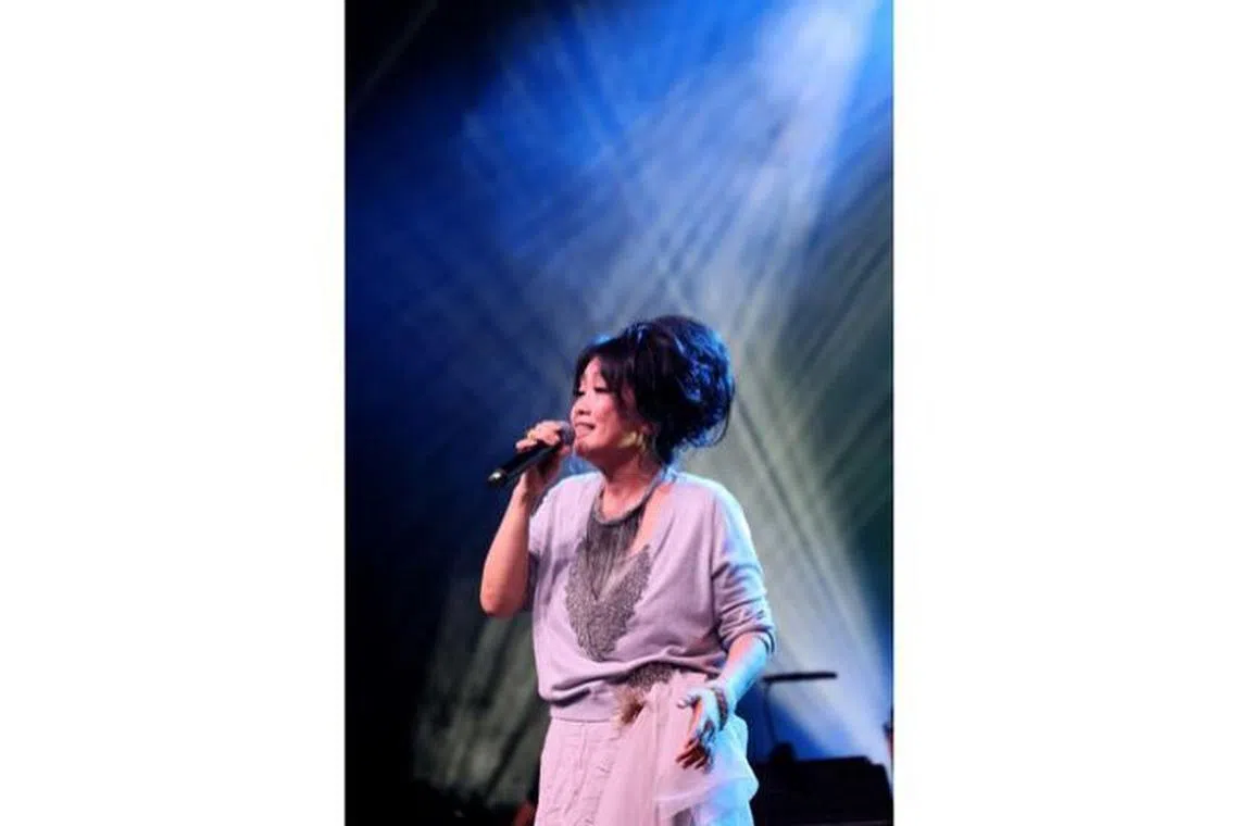 台湾校园民歌代表齐豫演唱了《橄榄树》和《船歌》等成名曲。（龙国雄摄）