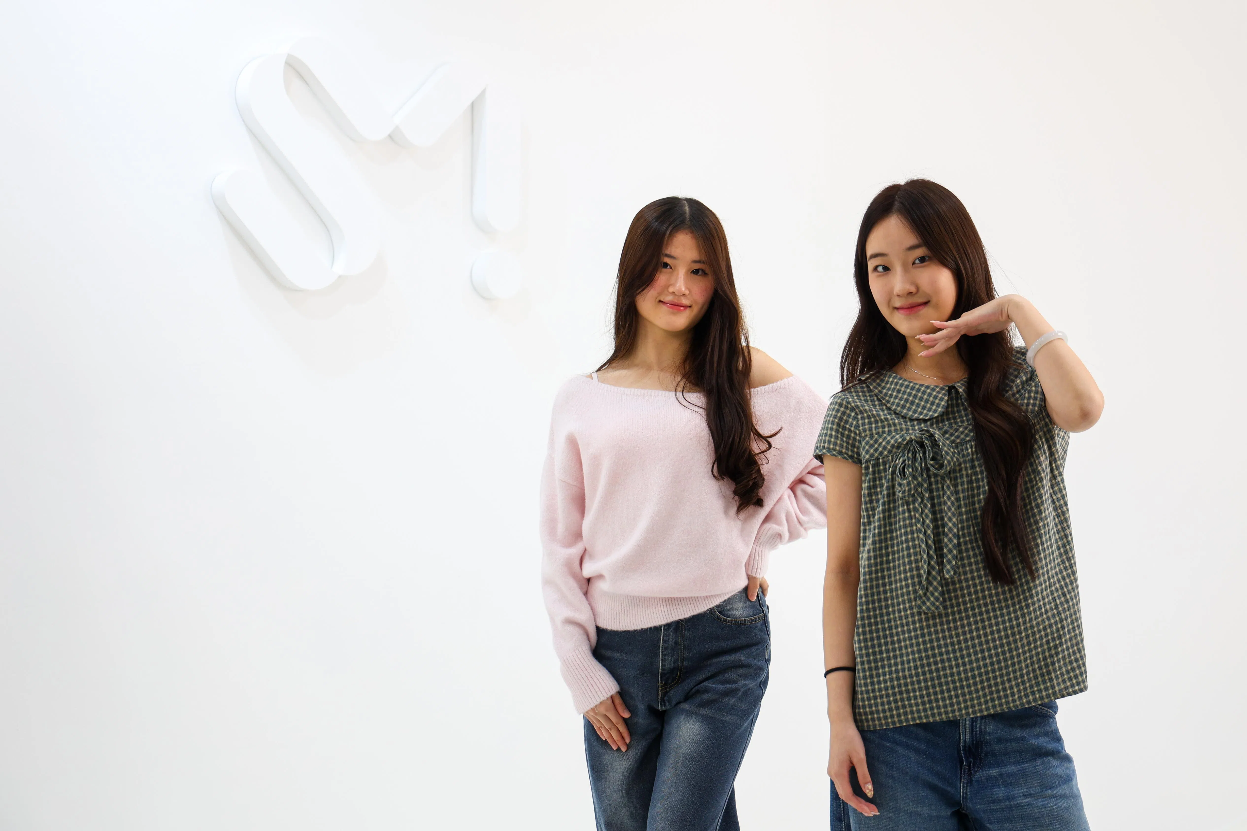 王诗淇（右）和潘睿都希望未来能成为K-pop偶像。（林明顺摄）