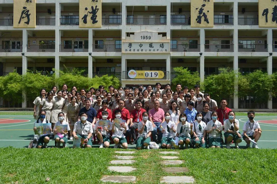 华侨中学与培风中学师生在马六甲进行交流活动。（培风中学老师摄）