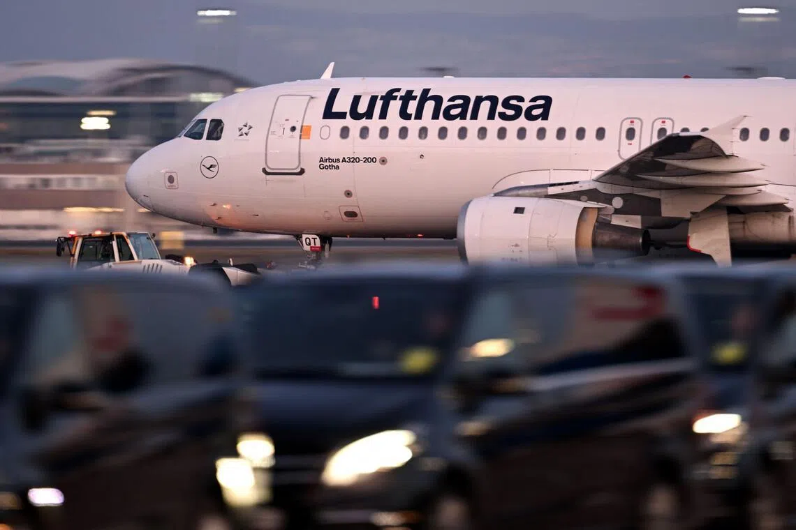 伊朗暂时关闭领空 禁大部分航班通行