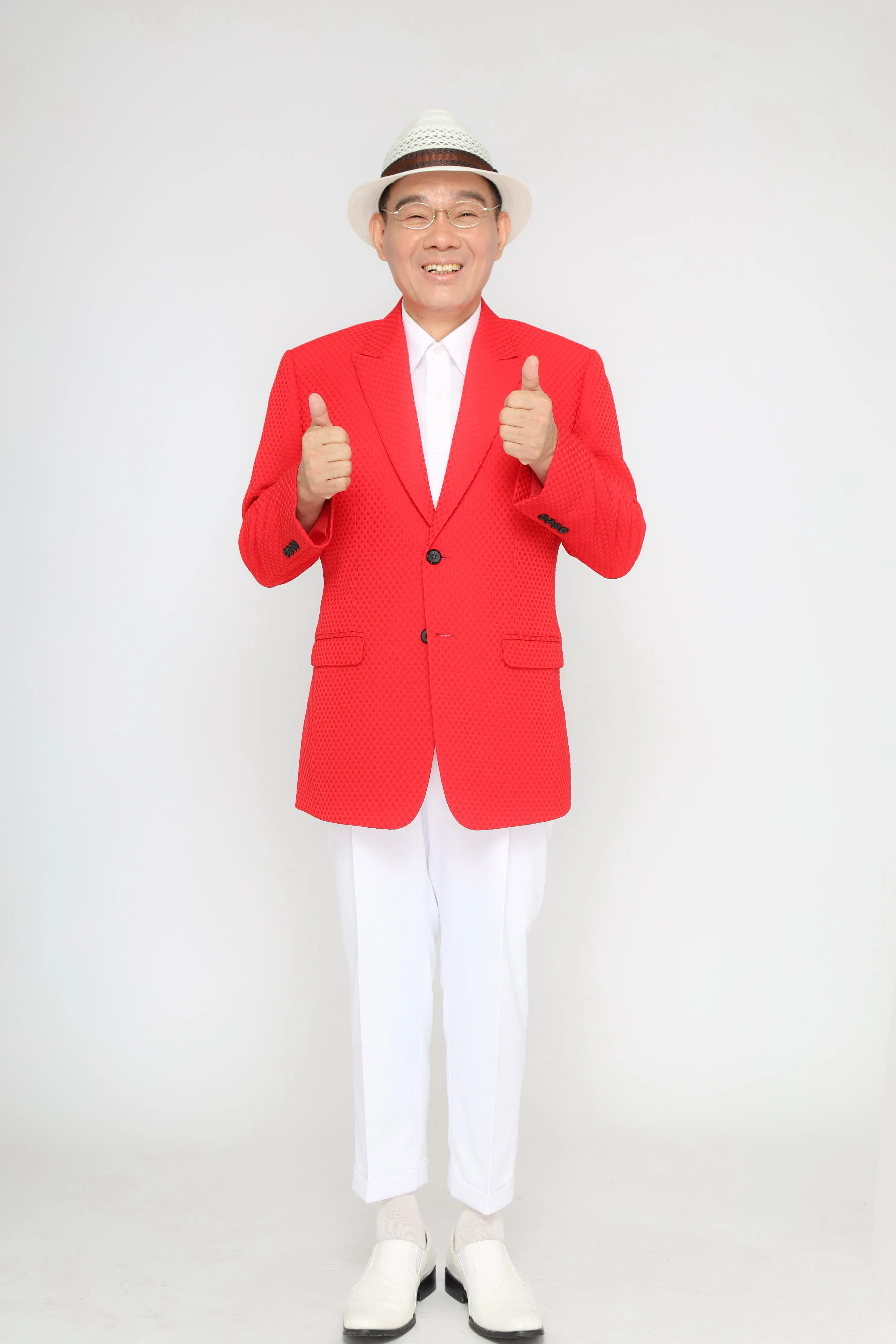 为了尝尽本地美食，陈雷要提早一天来新。（新传媒提供）