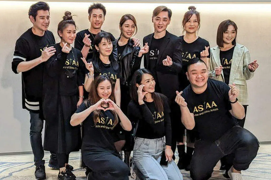 “艺起发光”的教友在风波后一起出席活动。（互联网）