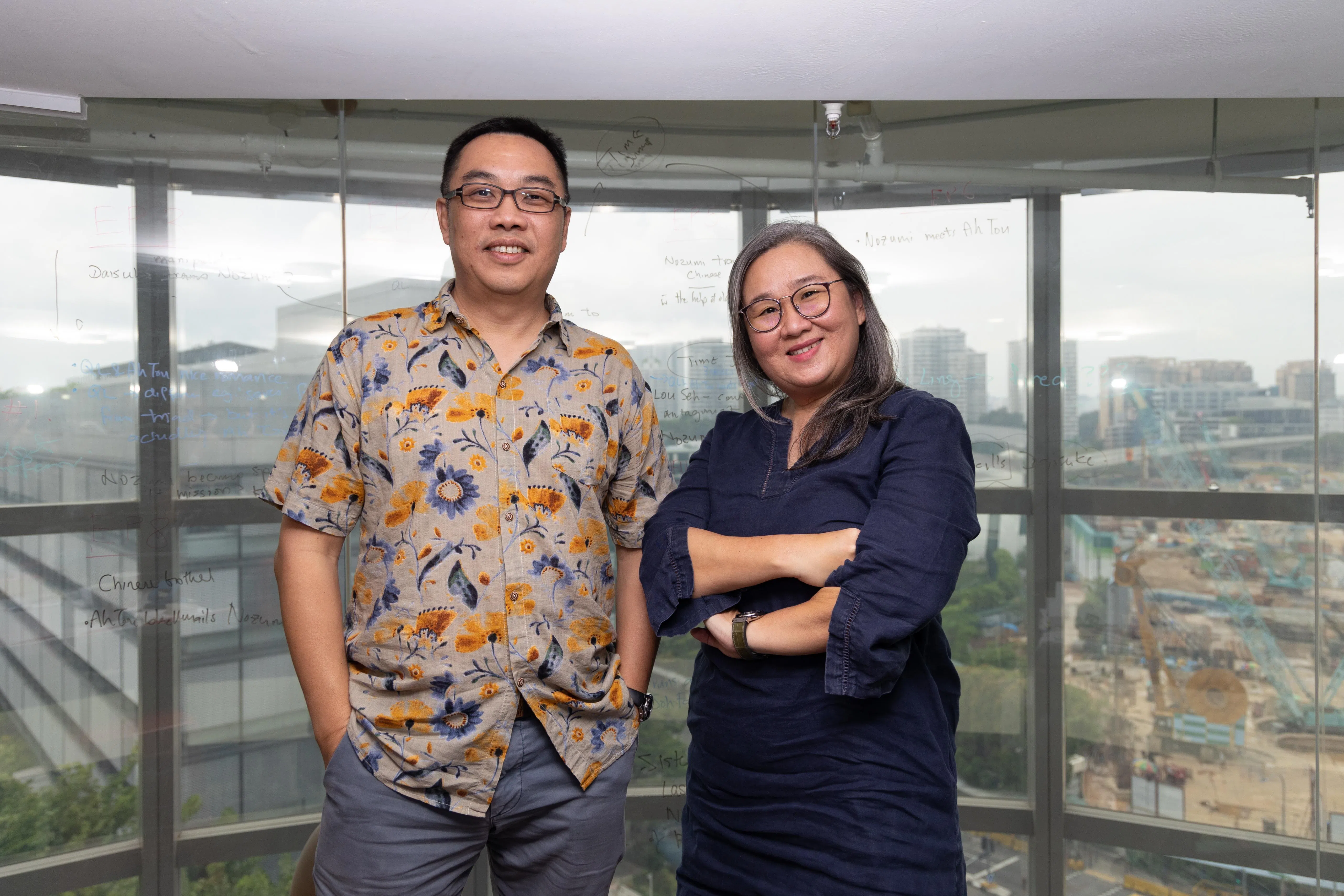 杨丽娟（右）与丈夫陈必佳携手创办新加坡制作公司沃土影视。（档案照）