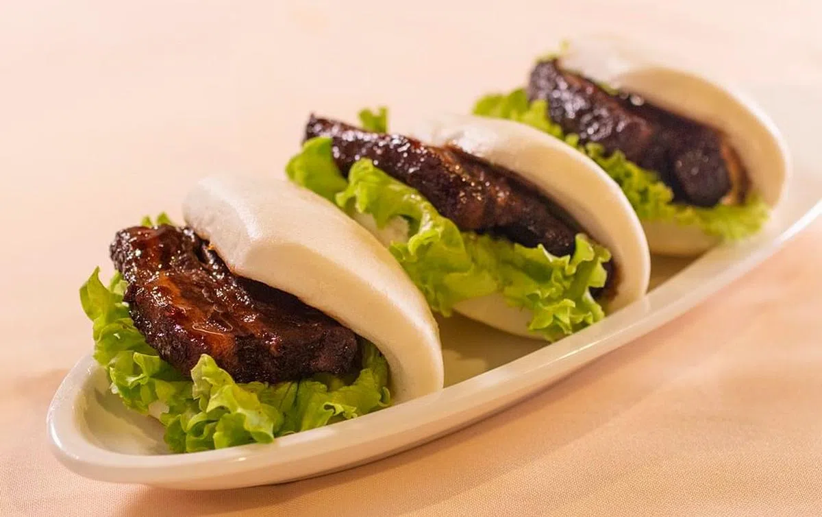 扣肉包是茗香菜馆招牌菜之一。（图/餐馆提供）