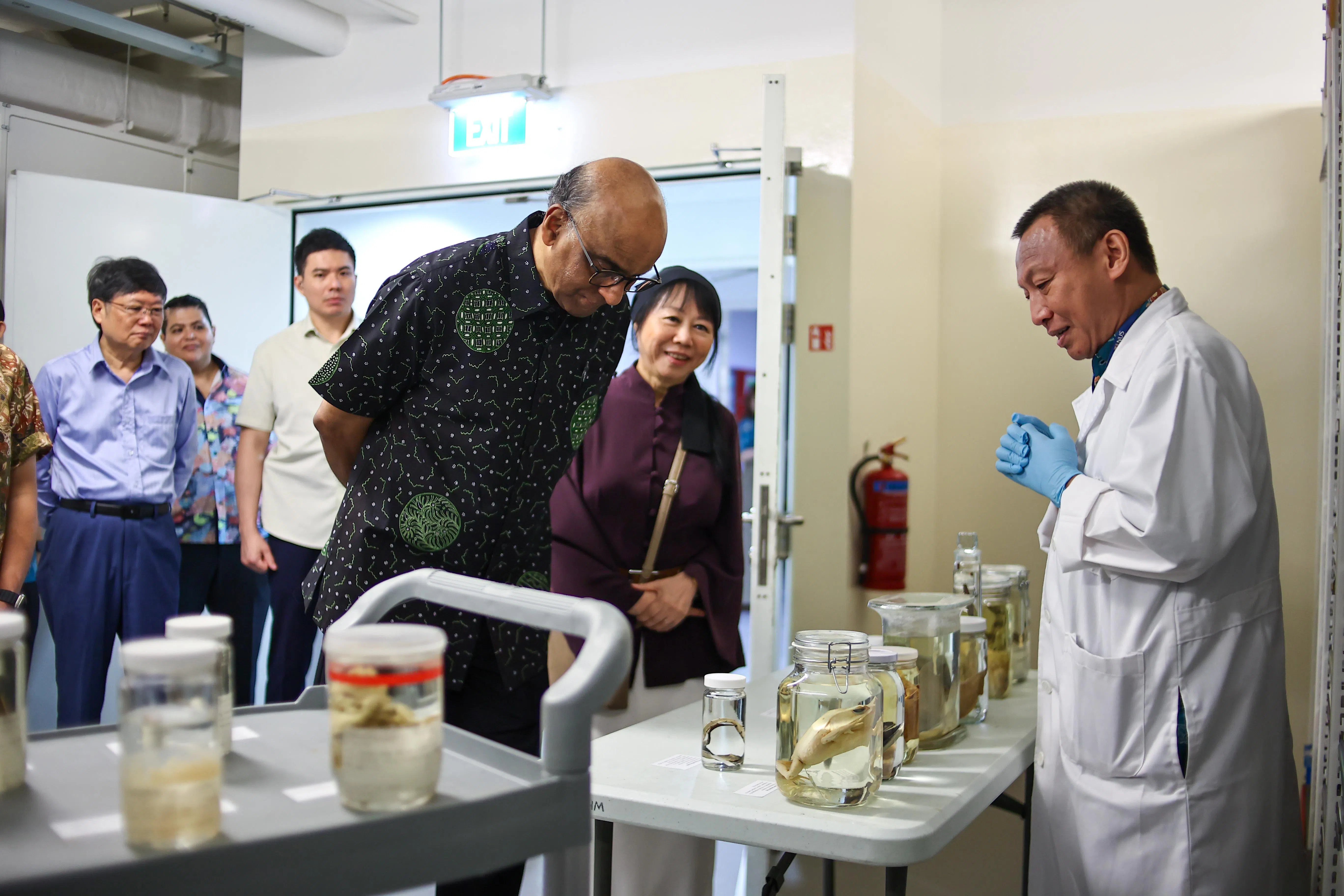 博物馆星期二（5月6日）举办10周年庆祝会，尚达曼总统（中）以主宾身份出席活动。尚达曼也是国大第11任名誉校长。他的夫人珍一藤木也陪同出席活动。（陈渊庄摄）