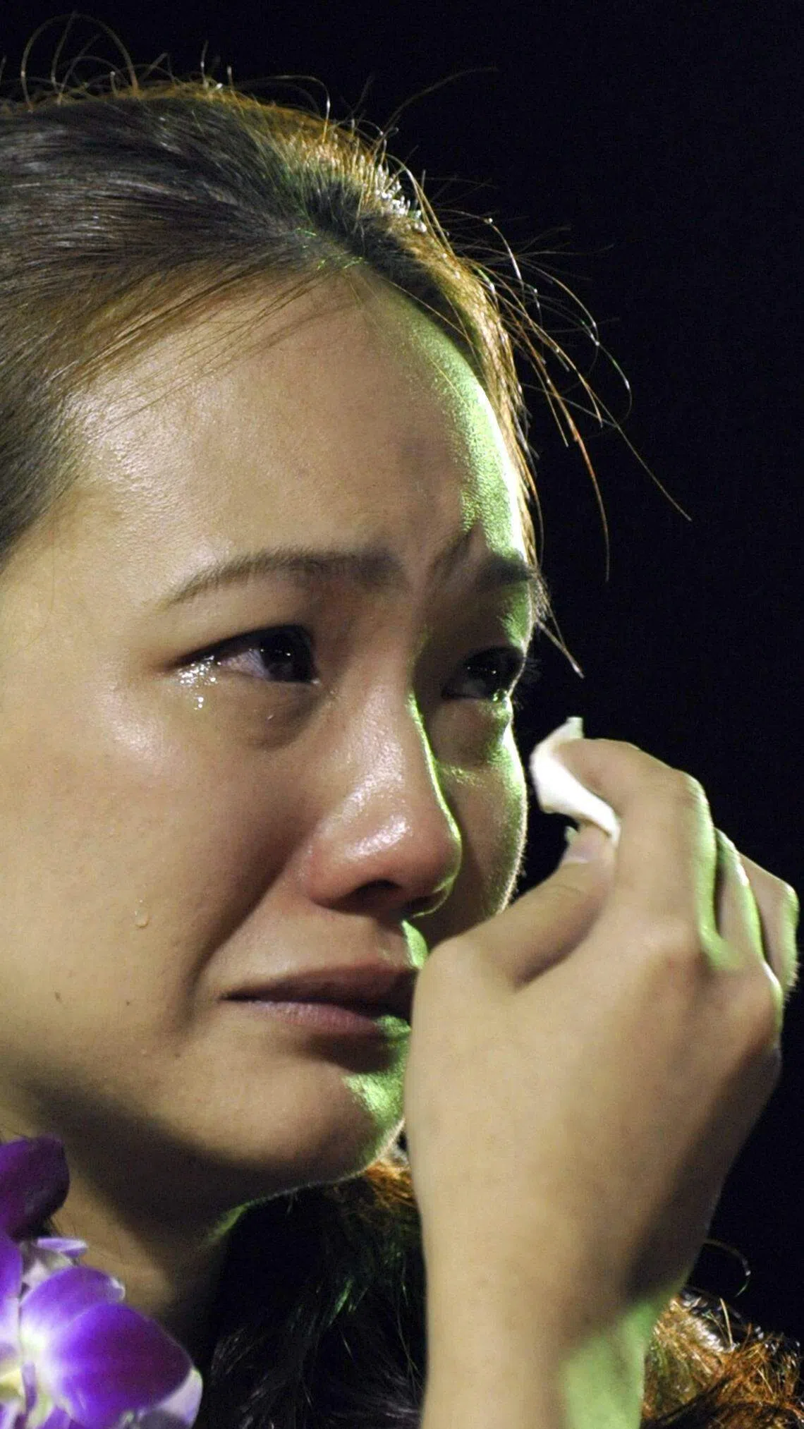 2011年大选，国民团结党5月5日晚上在裕华园旁草场举行竞选群众大会，马林百列集选区候选人佘雪玲谈及麦波申一名来自低收入家庭的妇女，因无法支付孩子的补习费定金时，不禁潸然泪下。（档案照片）