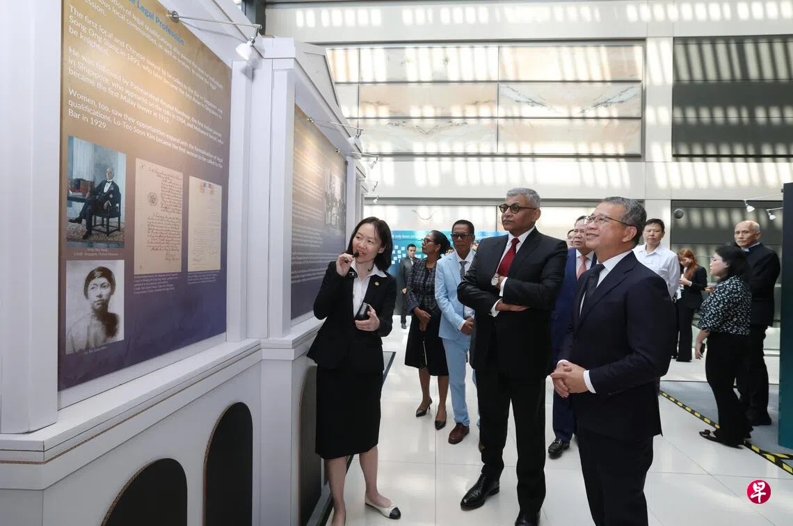 特许状与法院”展览开幕回顾新加坡法治200年发展| 联合早报