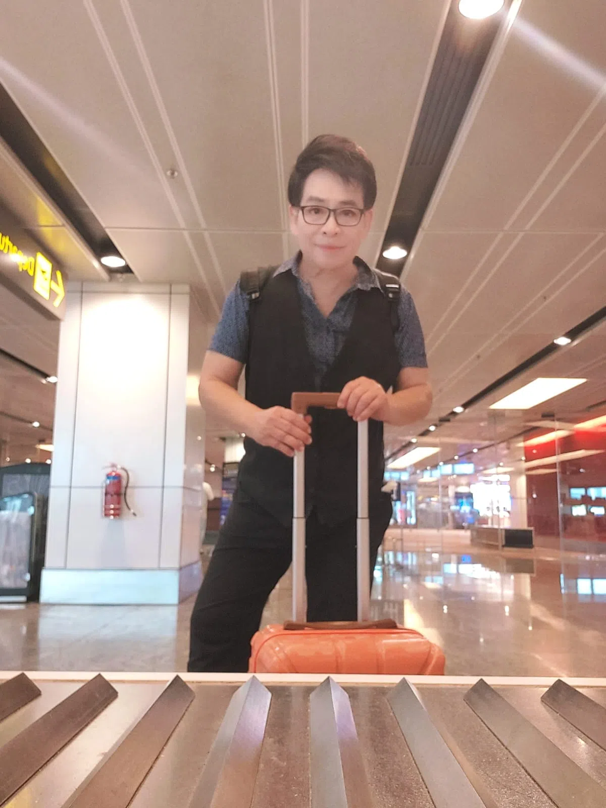 陈兆锦启程去中国重庆当天，在机场拍下“出发照”分享给记者。（受访者提供）