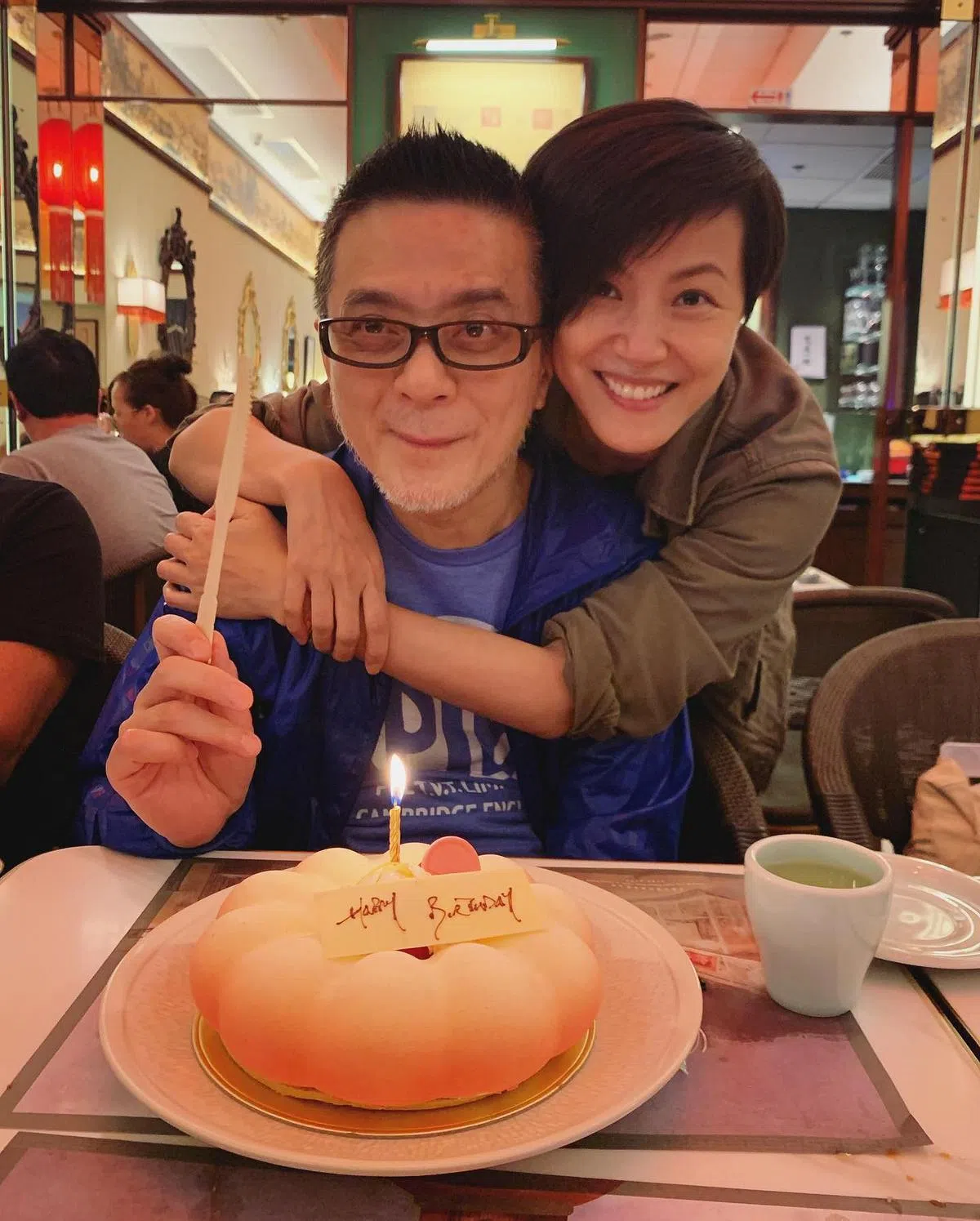 何韵诗曾在6月为黄耀明庆祝生日。（何韵诗面簿）