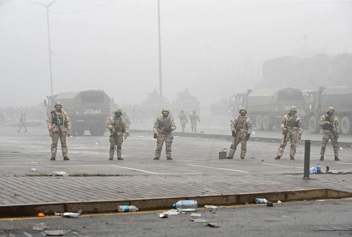 以俄罗斯军队为主力的“集体安全条约组织”（CSTO），派出多国快速反应联合军，1月6日晚间已大举空降进入哈萨克。（路透社）