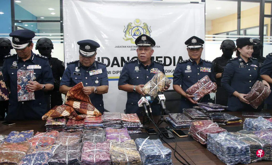 马国关税局起获非法进口“中国纱笼” | 联合早报