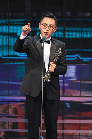导演林君阳4年前就凭《我们与恶的距离》拿下该年金钟奖“戏剧节目导演奖”，锋芒毕露。（互联网）