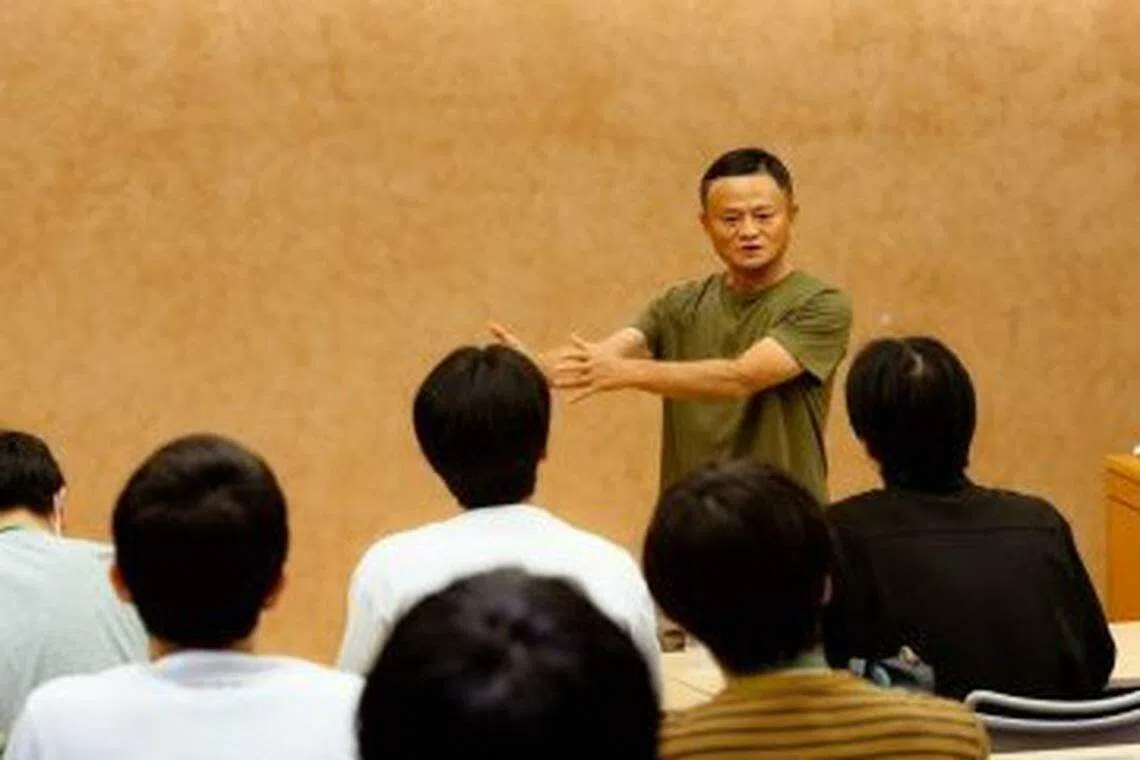 微博网民上传的照片显示，马云主持了由东京学院与东京大学全球领导力项目（GLP）推广办公室举办的关于创新和创业的特别研讨会。（“林萍在日本”微博账号）